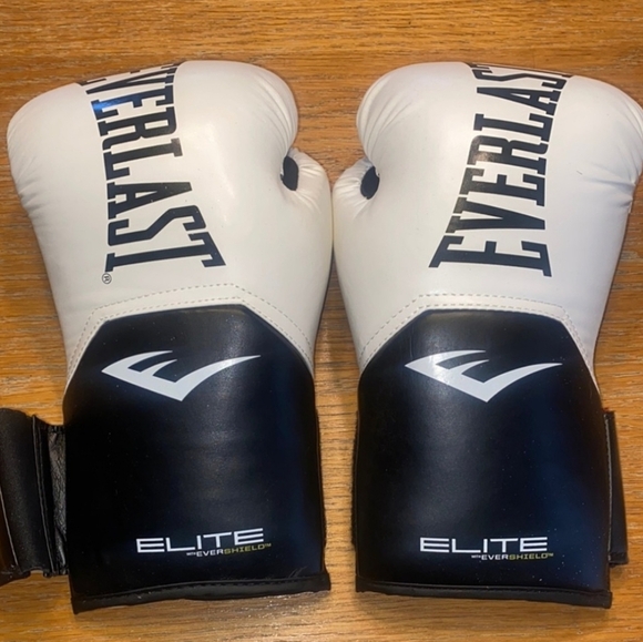 Everlast 12 Oz Pro Style Elite Gloves White Boxing Gloves - Picture 3 of 8
